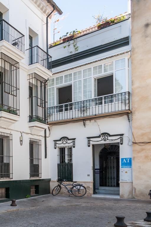 Apartamentos Plaza Pilatos Seville Ngoại thất bức ảnh