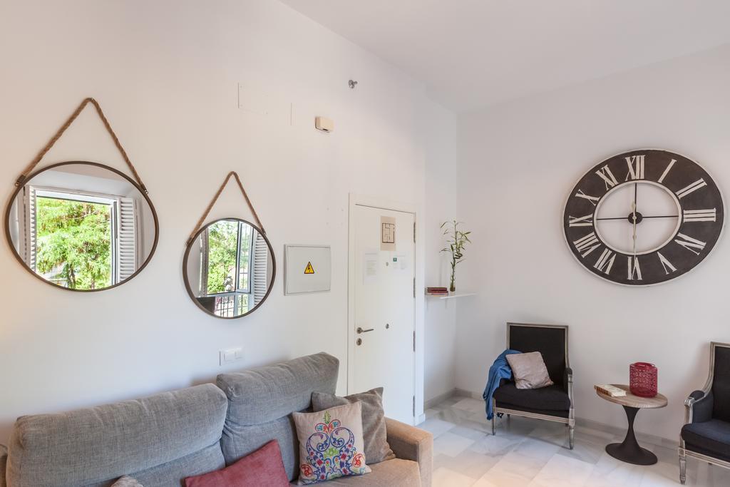 Apartamentos Plaza Pilatos Seville Ngoại thất bức ảnh