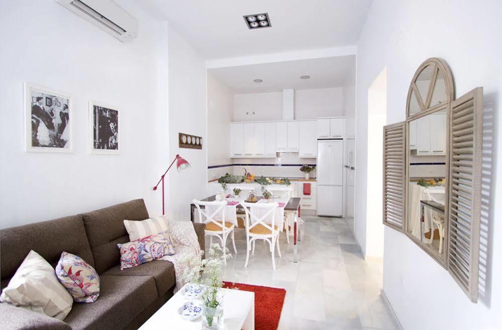 Apartamentos Plaza Pilatos Seville Ngoại thất bức ảnh