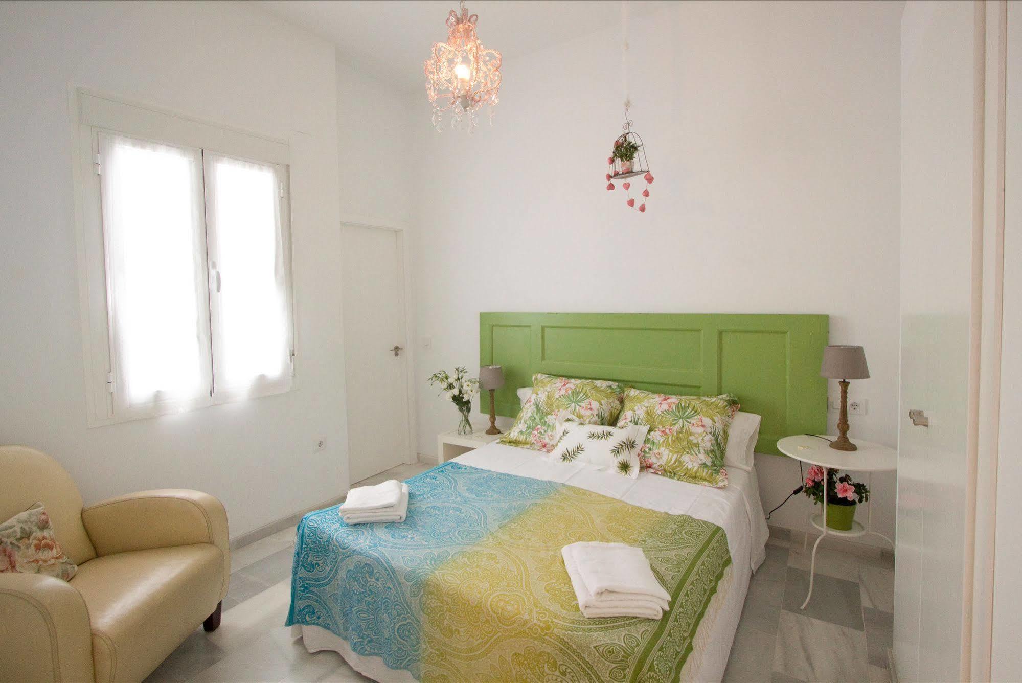 Apartamentos Plaza Pilatos Seville Ngoại thất bức ảnh