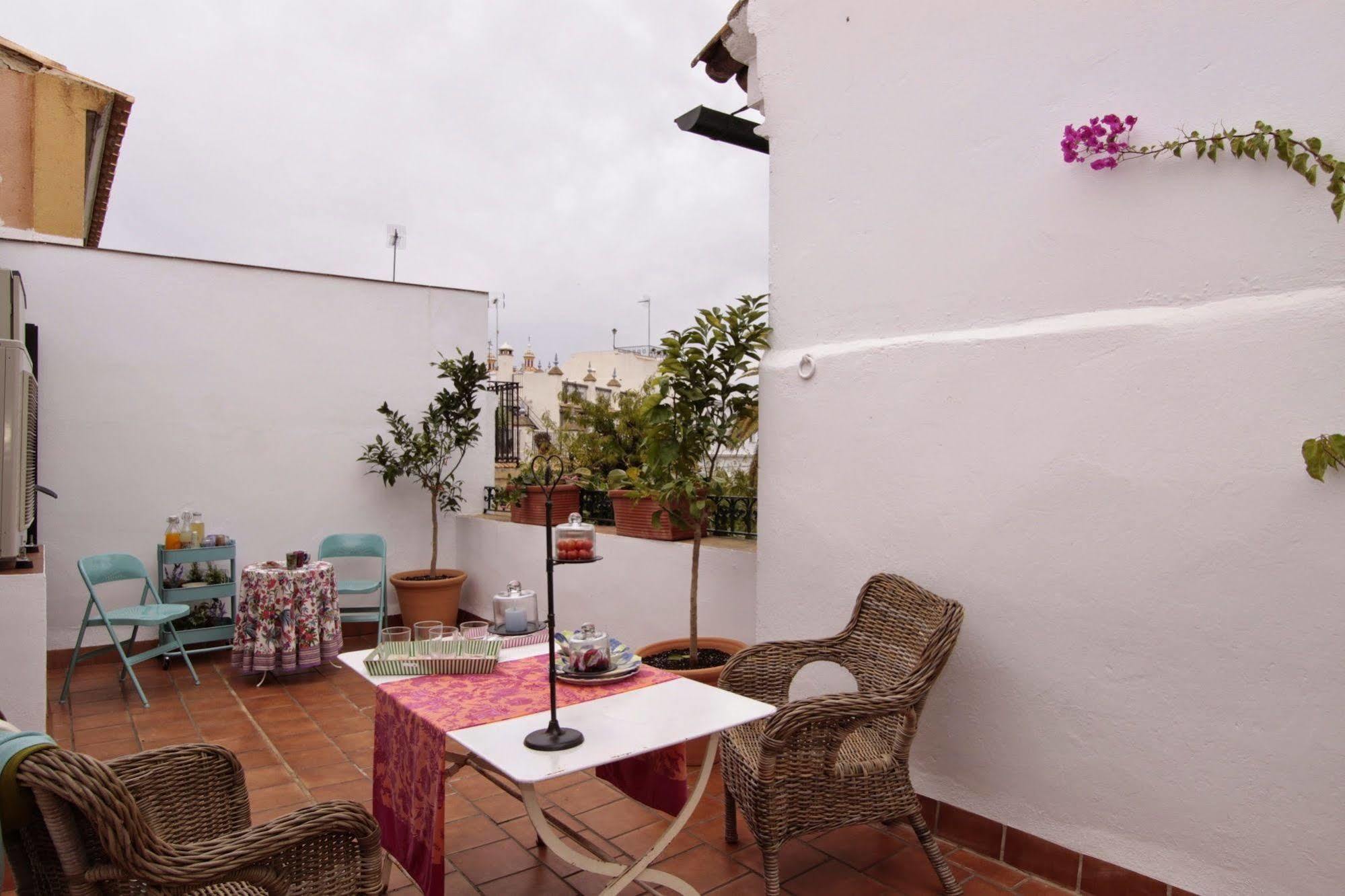 Apartamentos Plaza Pilatos Seville Ngoại thất bức ảnh